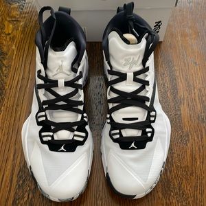 Nike Men’s Jordon Zion Williamson Jumpman basketball shoes